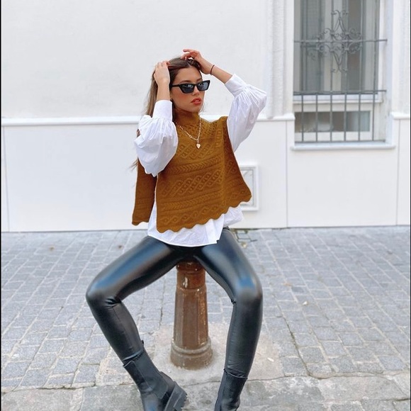 Knit vest - Picture 1 of 7